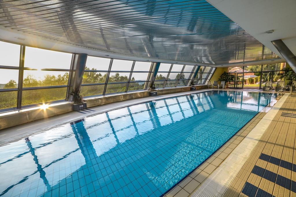 Hotel Belweder Ustron Kültér fotó The swimming pool