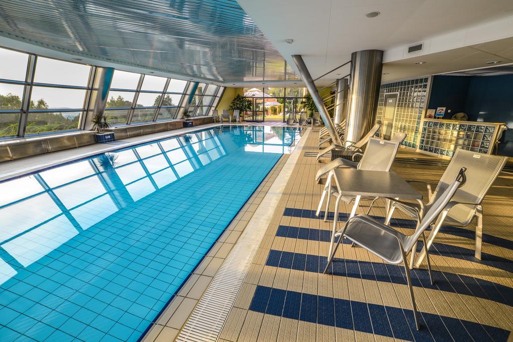 Hotel Belweder Ustron Kültér fotó The pool at the 101 on Mary
