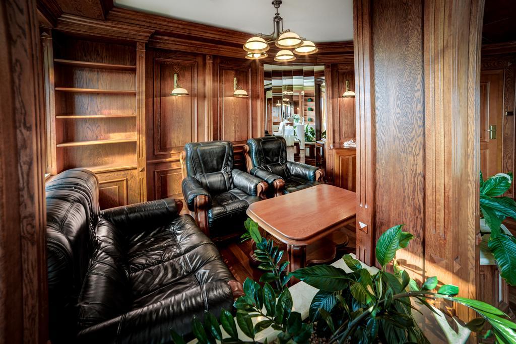 Hotel Belweder Ustron Kültér fotó The library at the 2007 World Economic Forum Annual Meeting of the New Champions