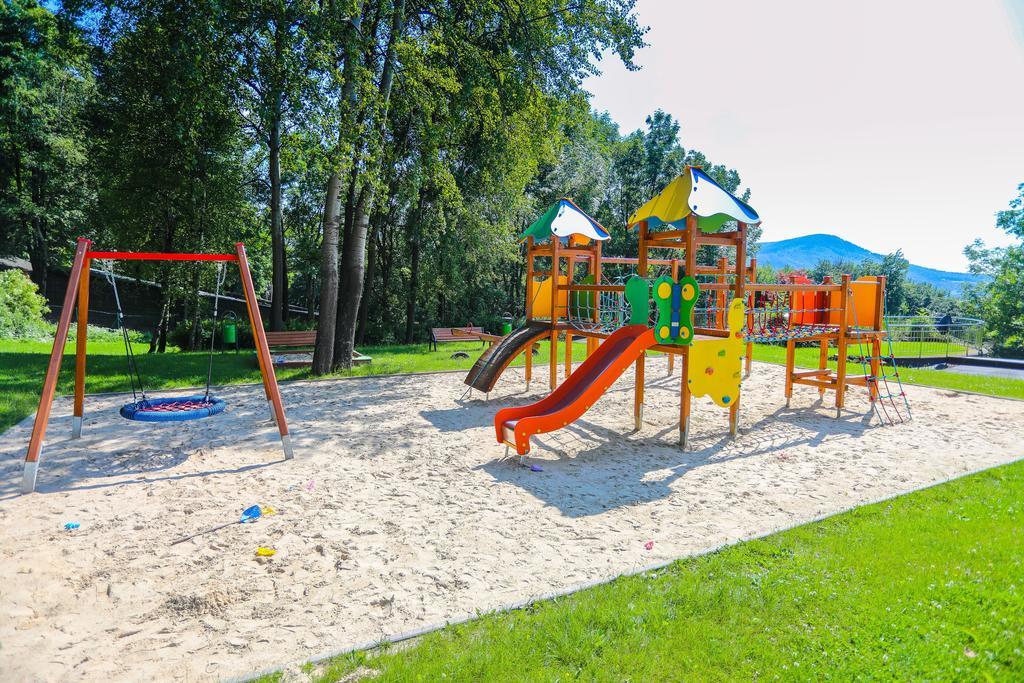 Hotel Belweder Ustron Kültér fotó Playground in the village