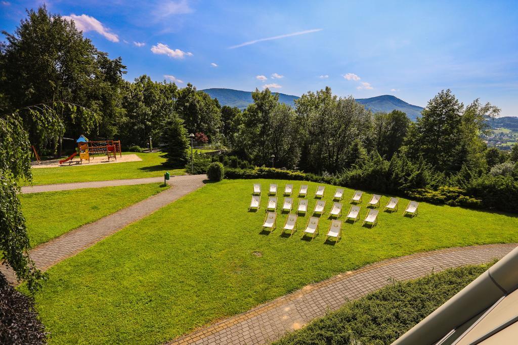 Hotel Belweder Ustron Kültér fotó The memorial site