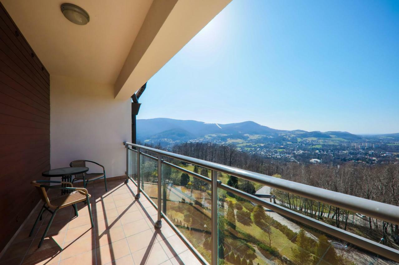 Hotel Belweder Ustron Kültér fotó A balcony