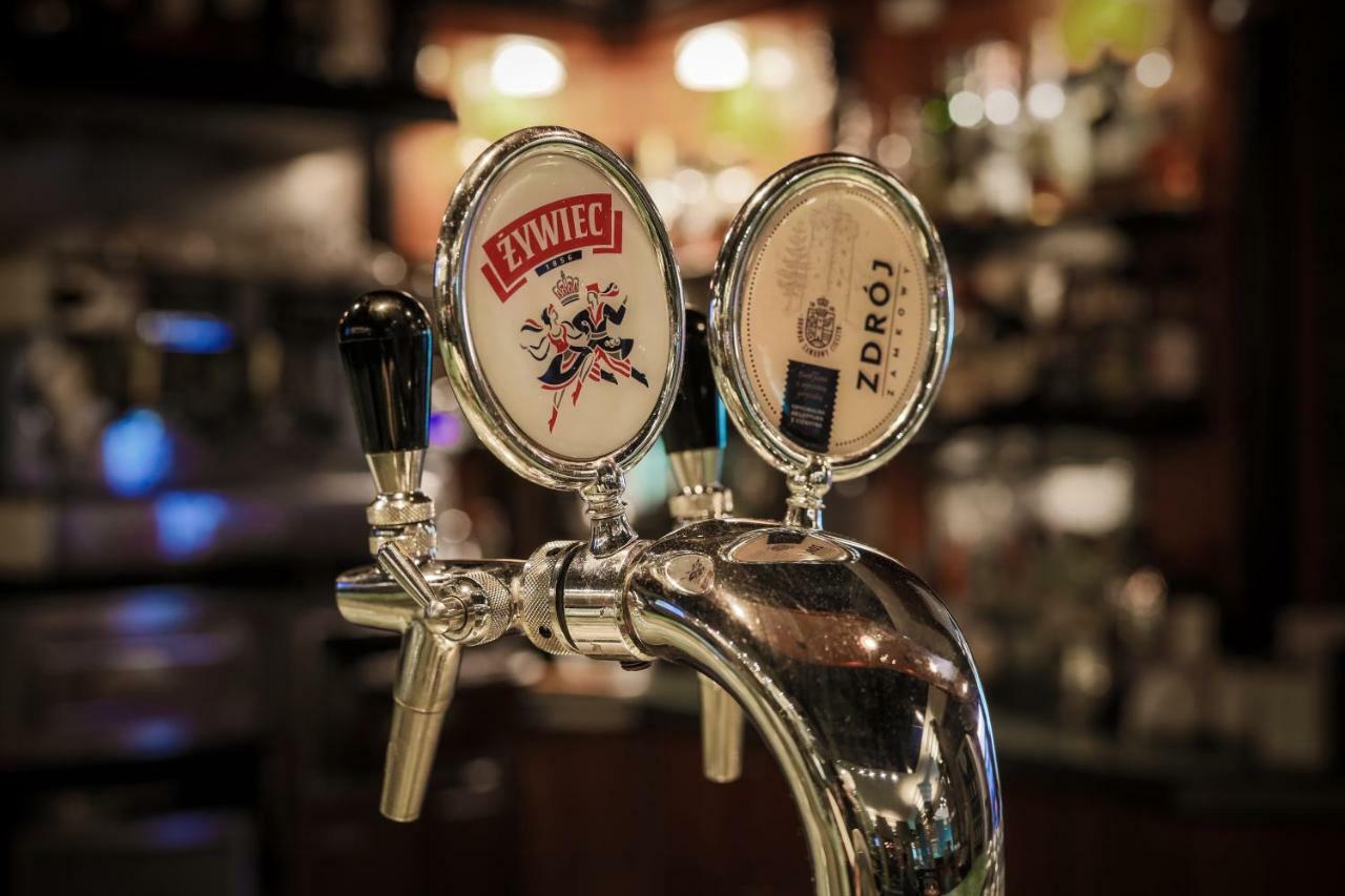 Hotel Belweder Ustron Kültér fotó Beer taps in a restaurant